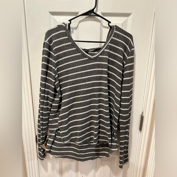 Rue 21 Women’s XL Grey Striped Long sleeve V neck Waffle Stretch - Picture 1 of 3